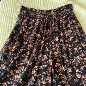 High waisted, wide-legged pants